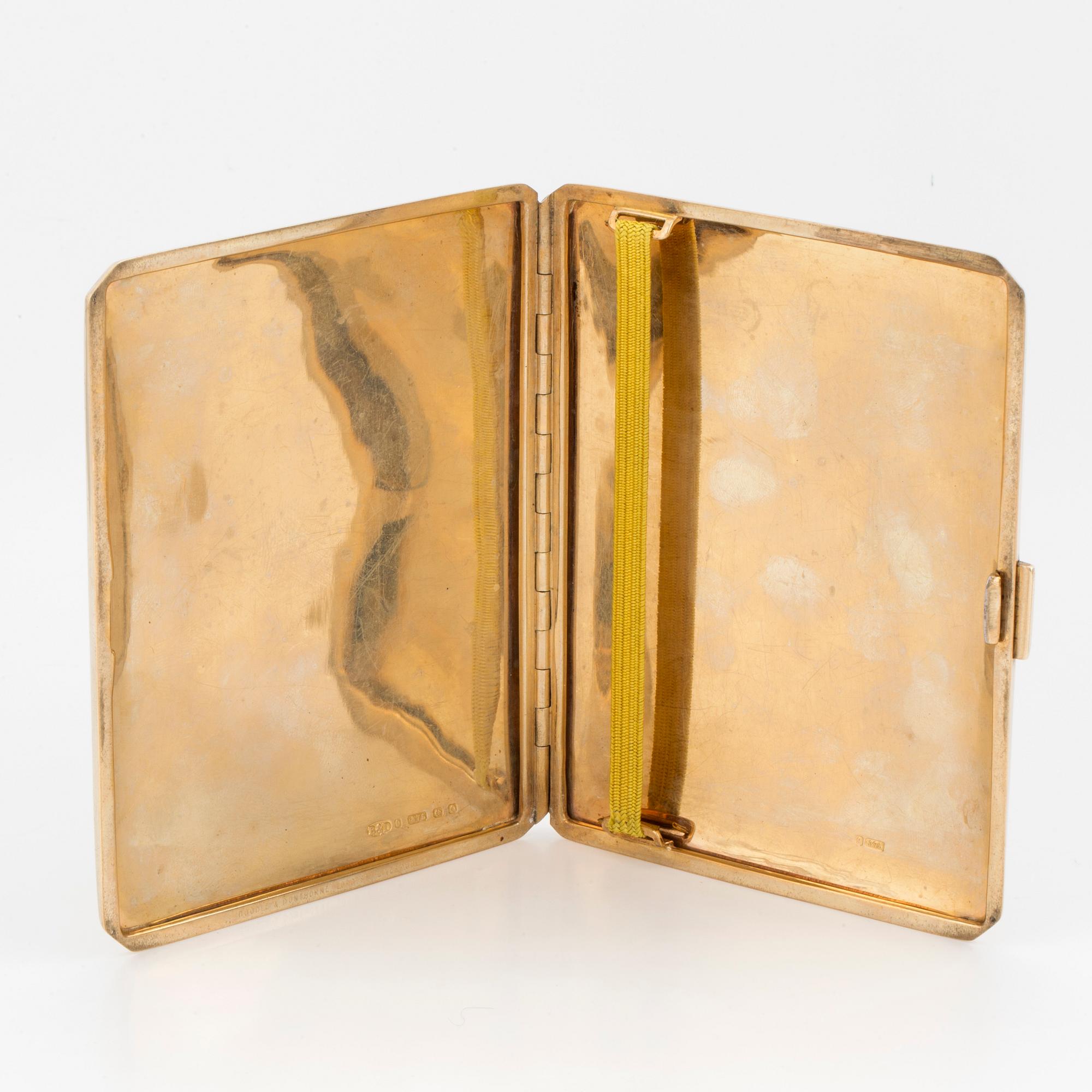 A 9 ct gold cigarette case by Boodle & Dunthorne, Birmingham, UK, 1865.