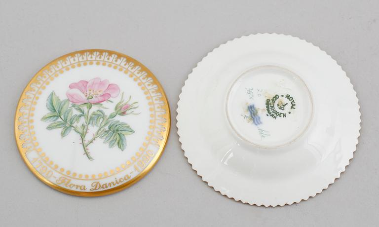 SPEGEL OCH ASKFAT, porslin, Flora Danica, Royal Copenhagen.