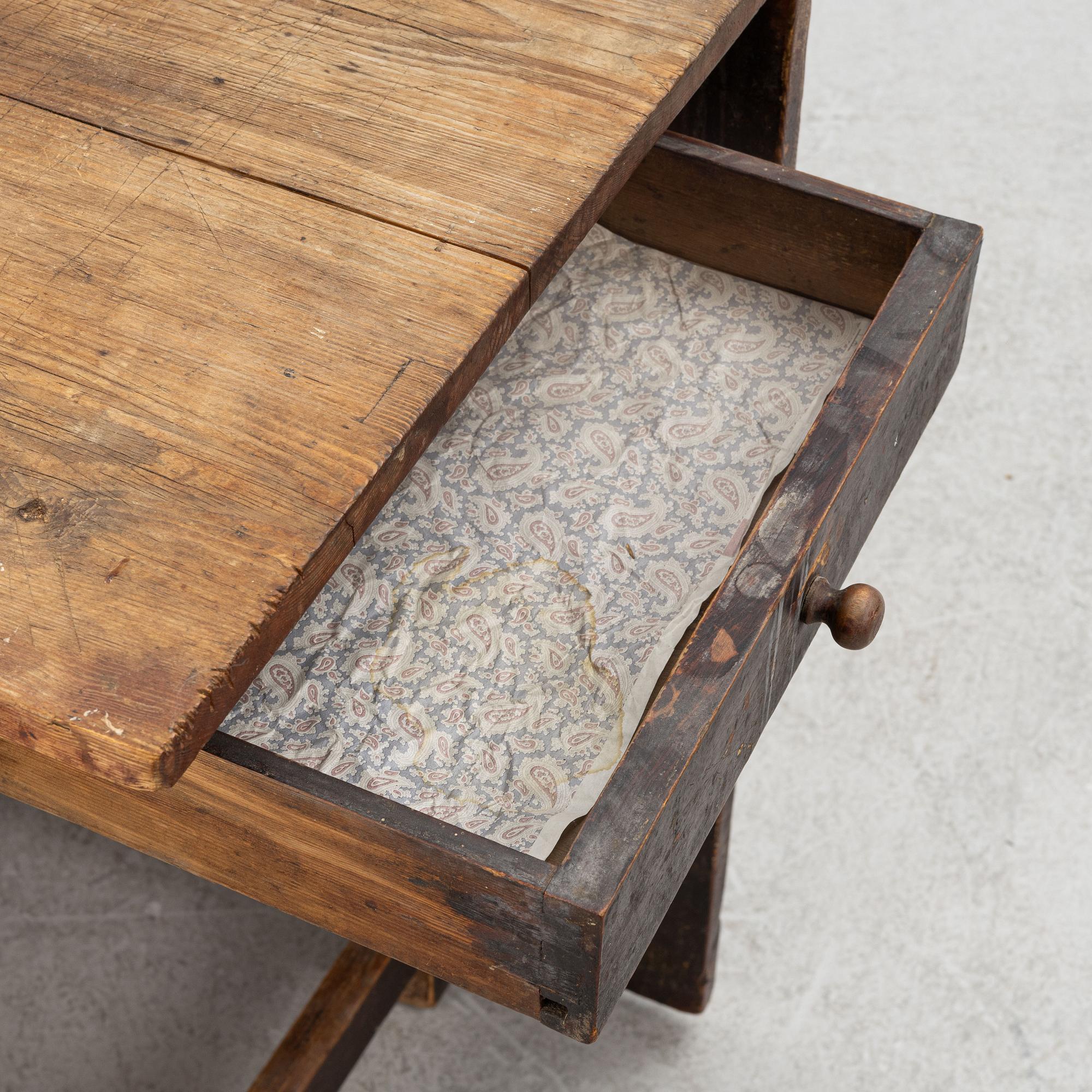 Drop-leaf table, 19th century.