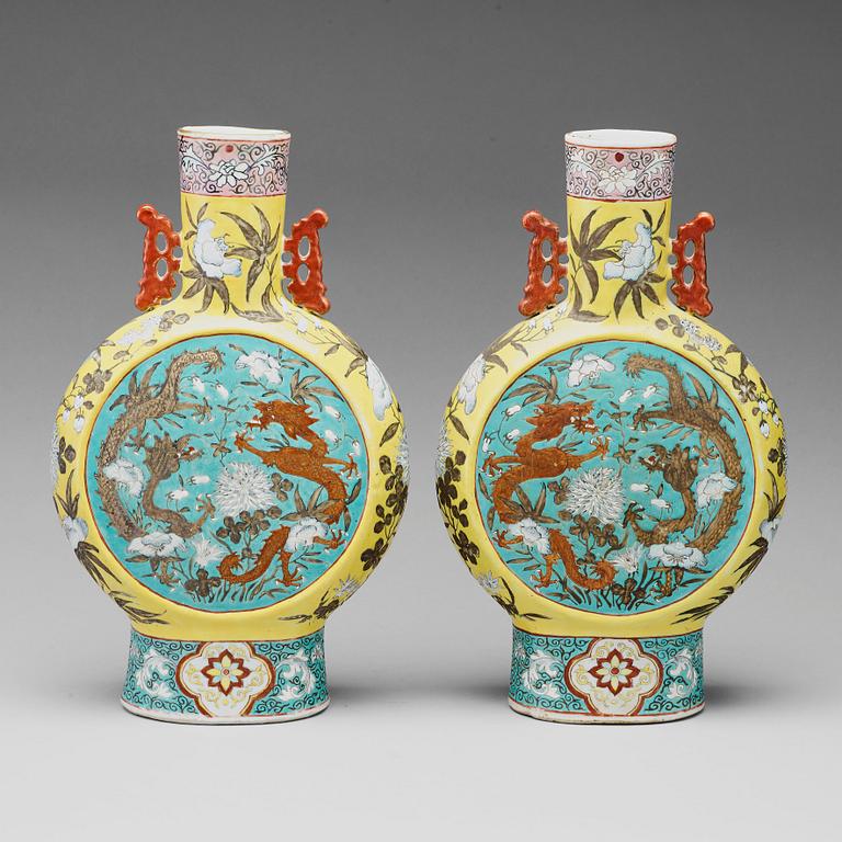 A pair of enamelled moon flasks, Qing dynasty, circa 1900.
