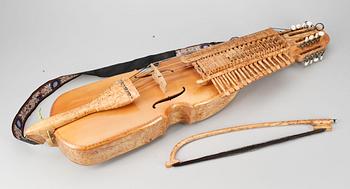 NYCKELHARPA, Byggd av Hans Månsson, Hallstavik, 1970-tal.