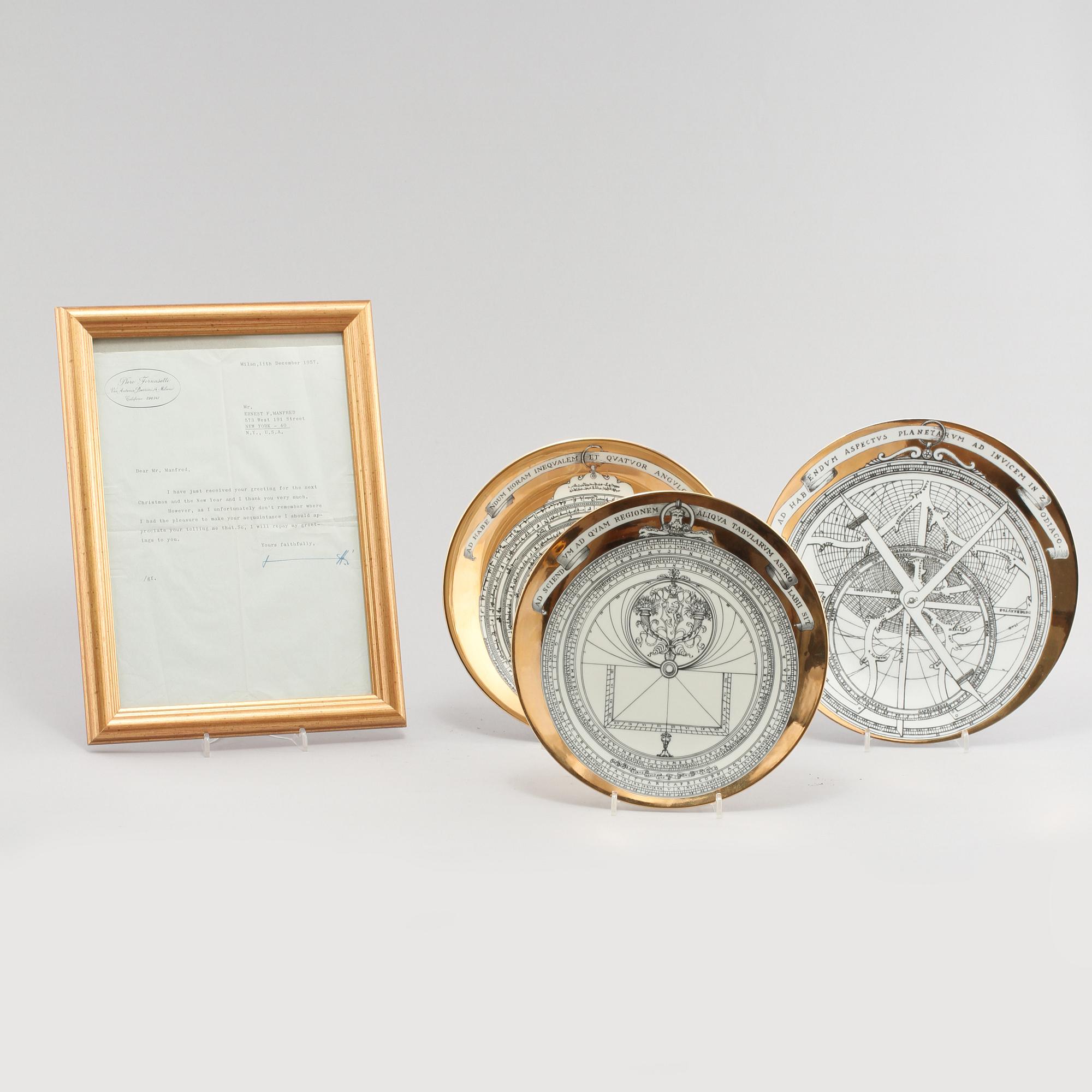 TALLRIKAR, 3 st, samt BREV,  Fornasetti, Milano, 1900-talets andra hälft.