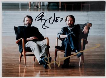 BJÖRN ULVAEUS SAMT BENNY ANDERSSON, autografer på foto.