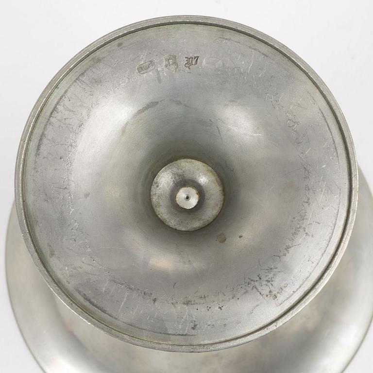 Edvin Ollers, A pair of similar pewter vases, Schreuder and Olsson, Stockholm, 1925.