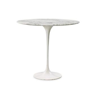 An Eero Saarinen 'Tulip' marble top side table, Knoll International.