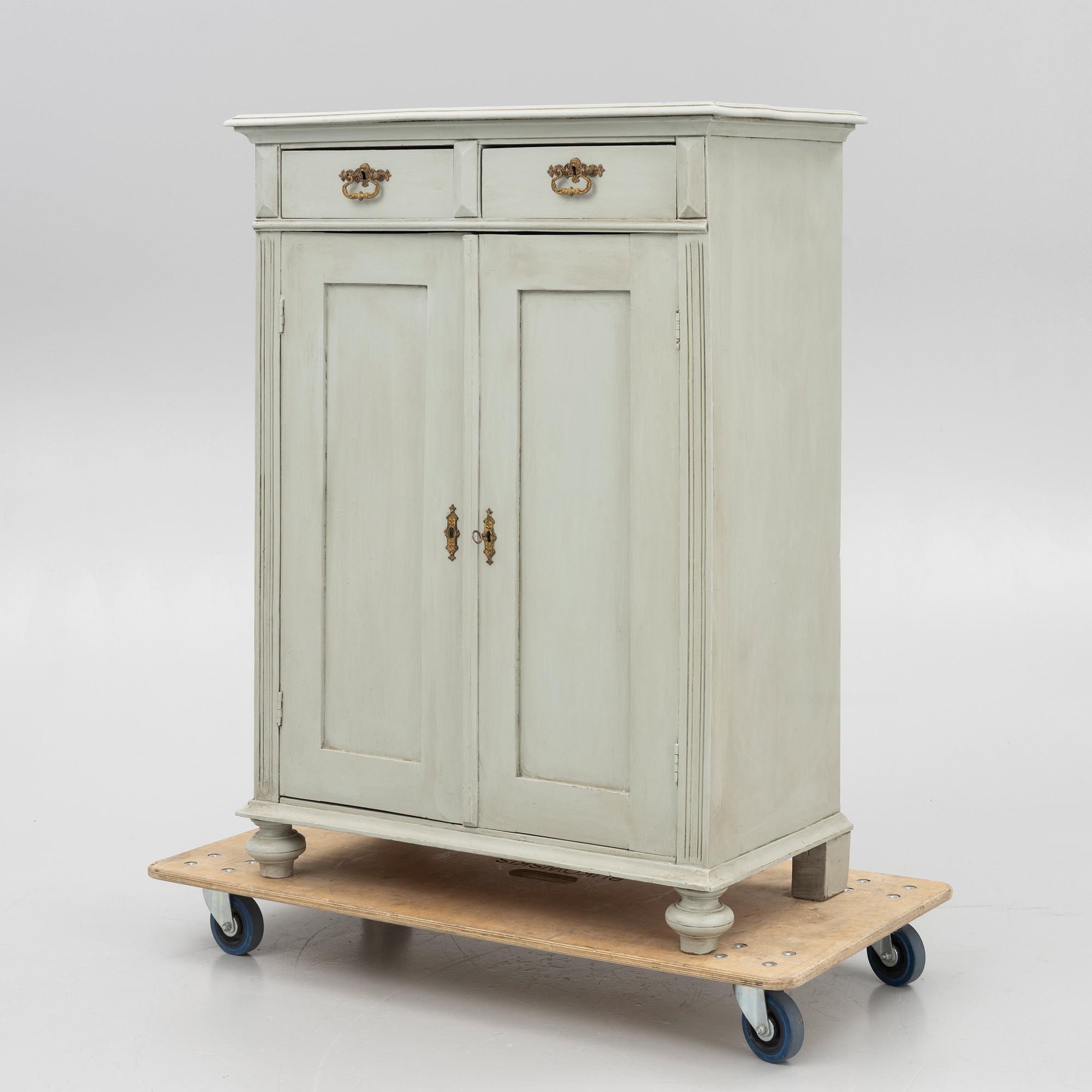 A cabinet, end of the 19th century.