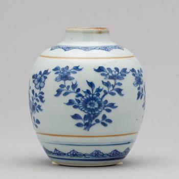 URNA, porslin, Kina, Kangxi, (1662-1722).