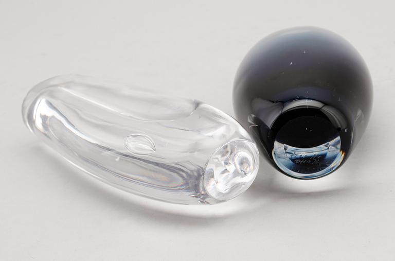 VASER, 2 st, glas, Vicke Lindstrand, signerade.