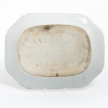 Stekfat, kompaniporslin. Qingdynastin, Qianlong (1736-95).