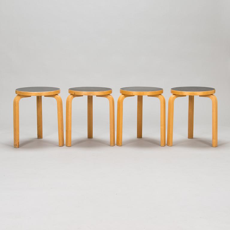 Alvar Aalto, klaffbord "DL82" och pallar, 4 st "60", för O.Y. Huonekalu-ja Rakennustyötehdas A.B 1900-talets mitt.