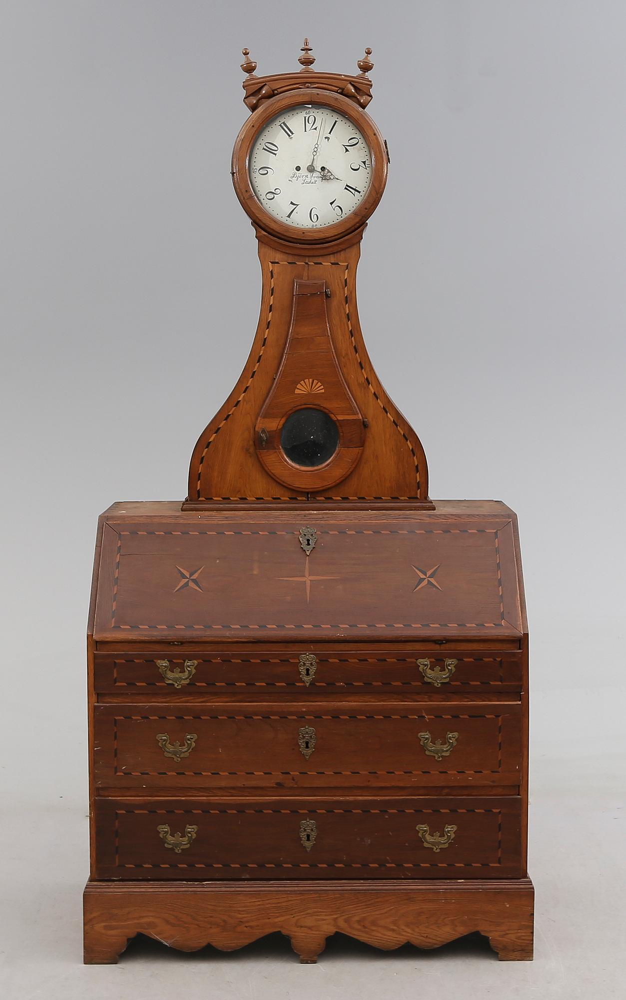 KLOCKSKÅP, 1800-talets första hälft.