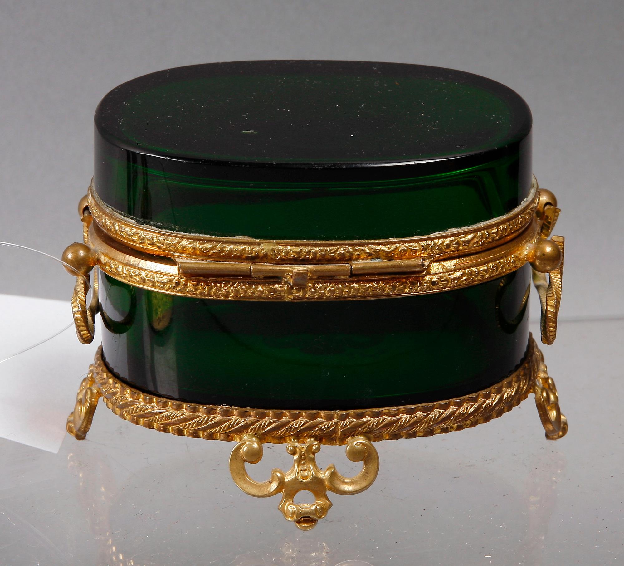 PRYDNADSSKRIN MED DIV INNEHÅLL, metall, glas, renässansstil, omkring 1900.