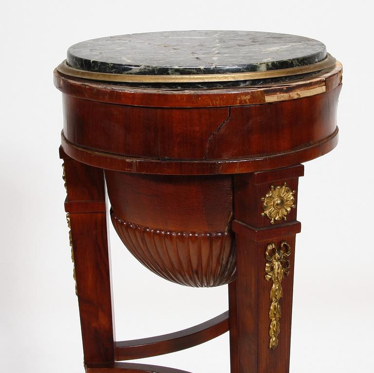 PIEDESTAL, empirestil, 1900-talets början.