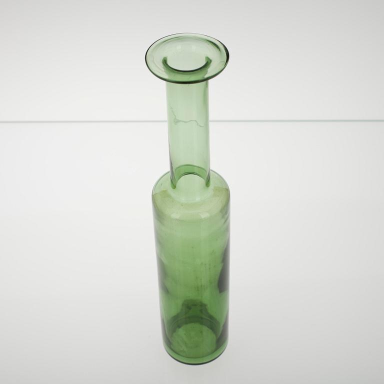 FLASKA, glas, signerad Nanny Still Riihimäen Lasi. Modellen formgiven 1959.