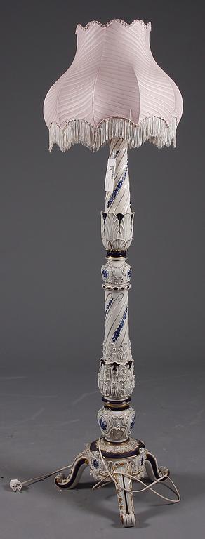 GOLVARMATUR, porslin. Nyrokokostil.