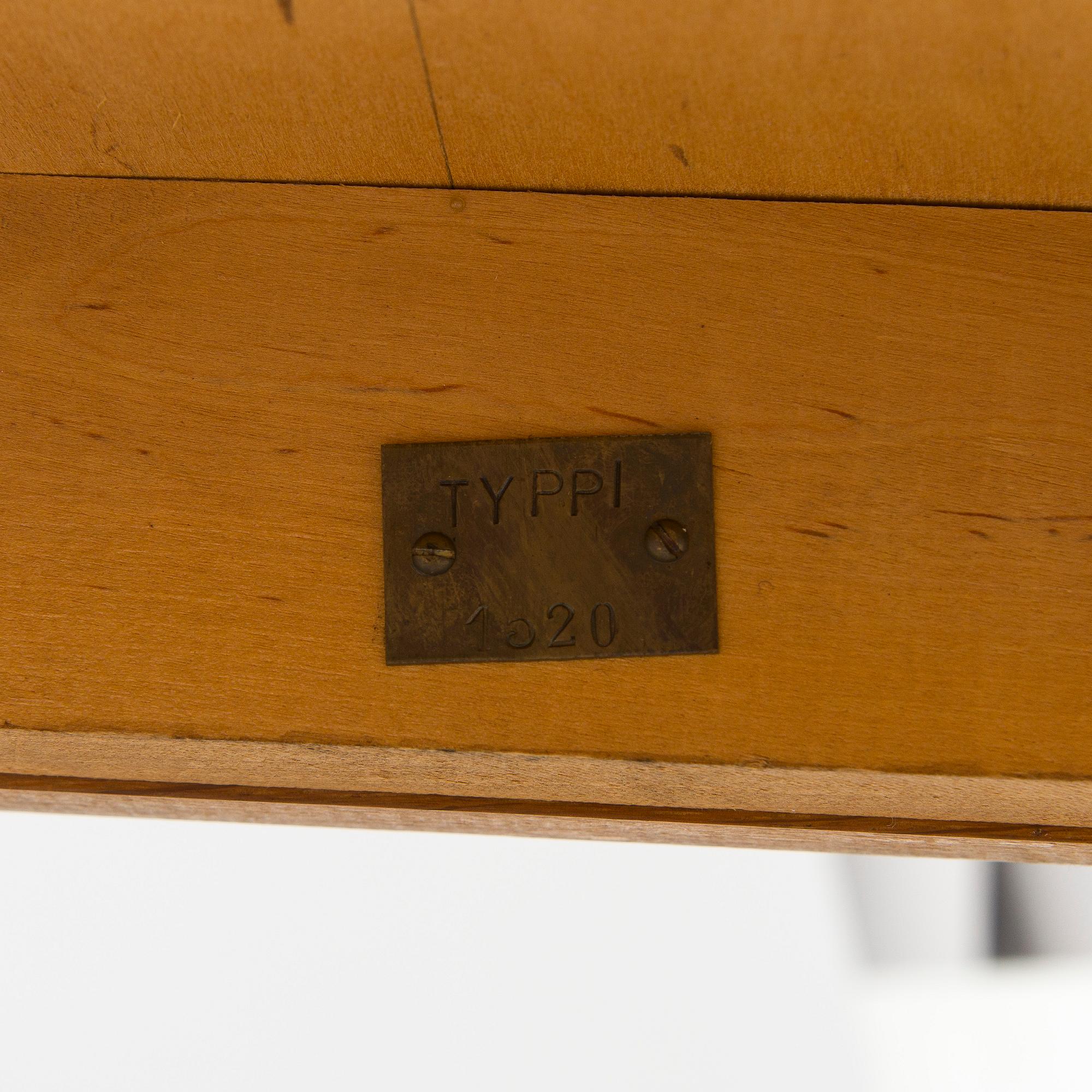 A pair of 1950s chairs.