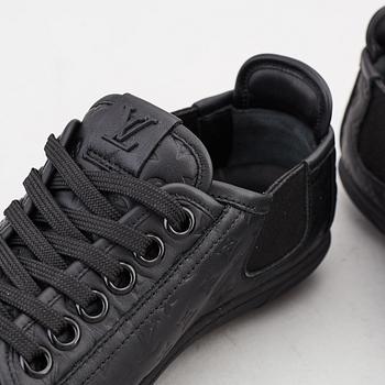 LOUIS VUITTON, a pair of sneakers, size 35,5.
