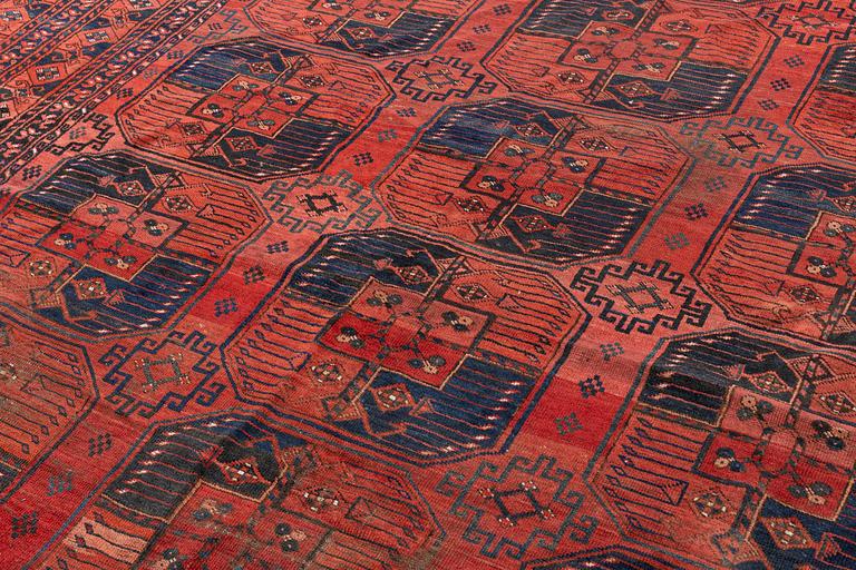 An antique carpet, Ersari, Afghanistan, ca 426 x 311 cm.