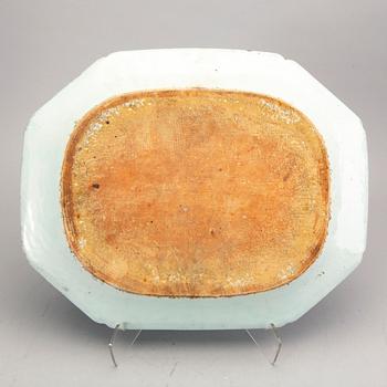 A Chinese Qianlong porcelain plate.