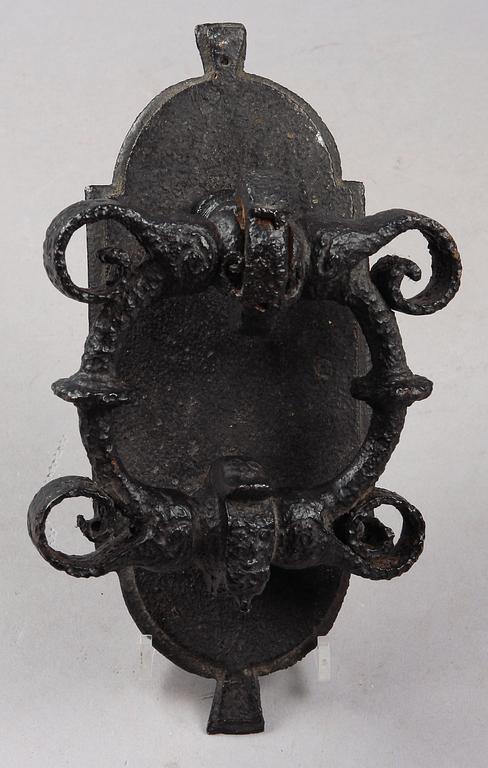 DÖRRKLÄPP, smidesjärn, allmoge, trol Hälsingland och 1800-tal.