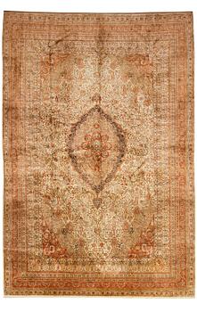 A CARPET, semi-antique/old Turkey, ca 326 x 220,5 cm.