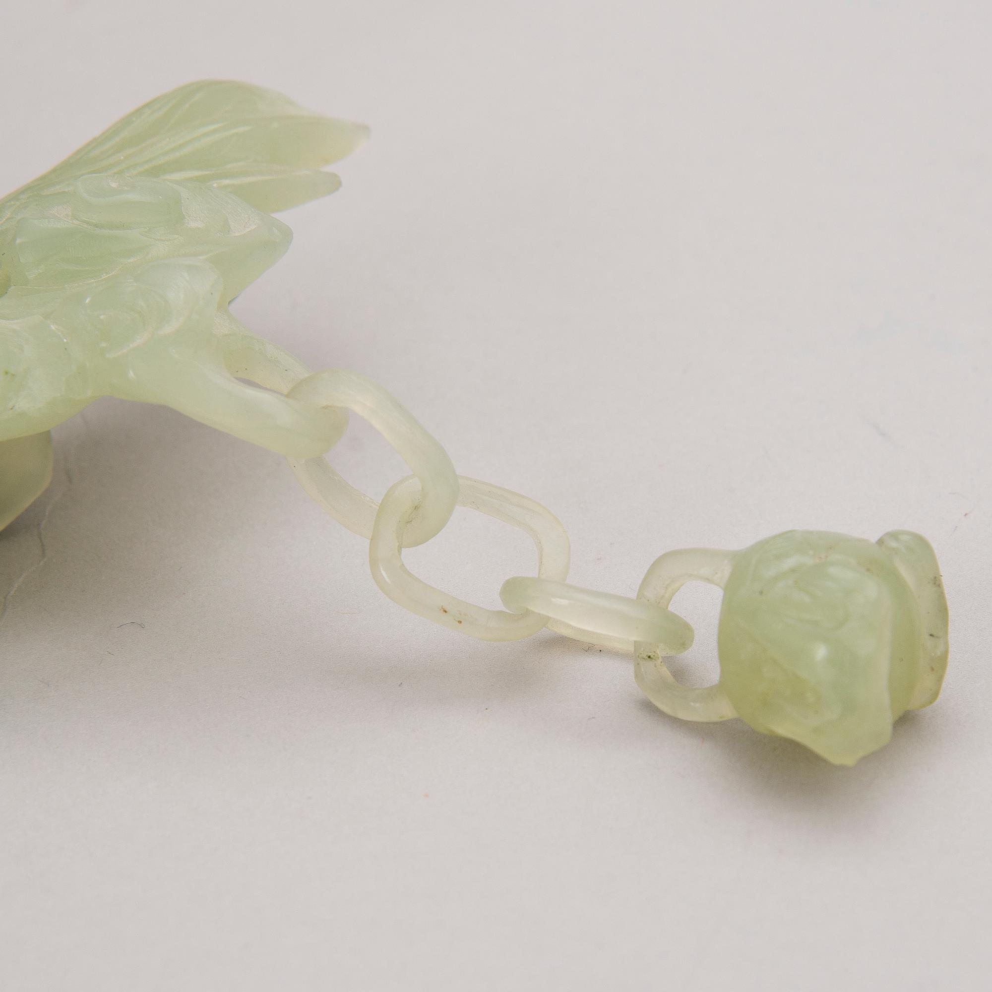 A Chinese bowenite sculpture.