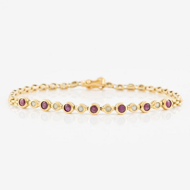 Bracelet, 18K gold with rubies and brilliant-cut diamonds.