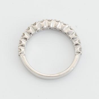 Brilliant cut diamond ring, total ca 0,71 ct.