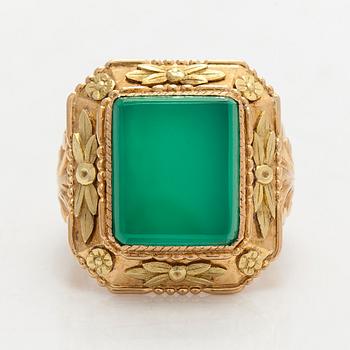 Ring, 18K guld och kalcedon, Georg Buchert Oy, Helsingfors 1948.