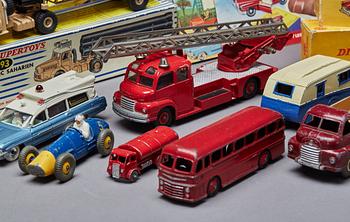 LEKSAKER, parti, Dinky Toys samt Matchbox Series, 1900-talets mitt.