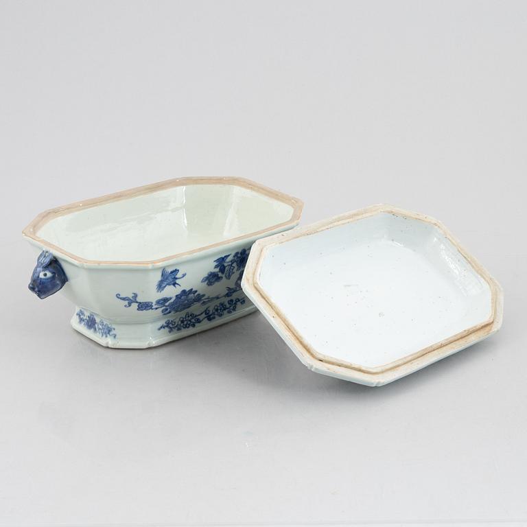Terrin med lock, exportporslin, Kina, Qianlong (1736-96).