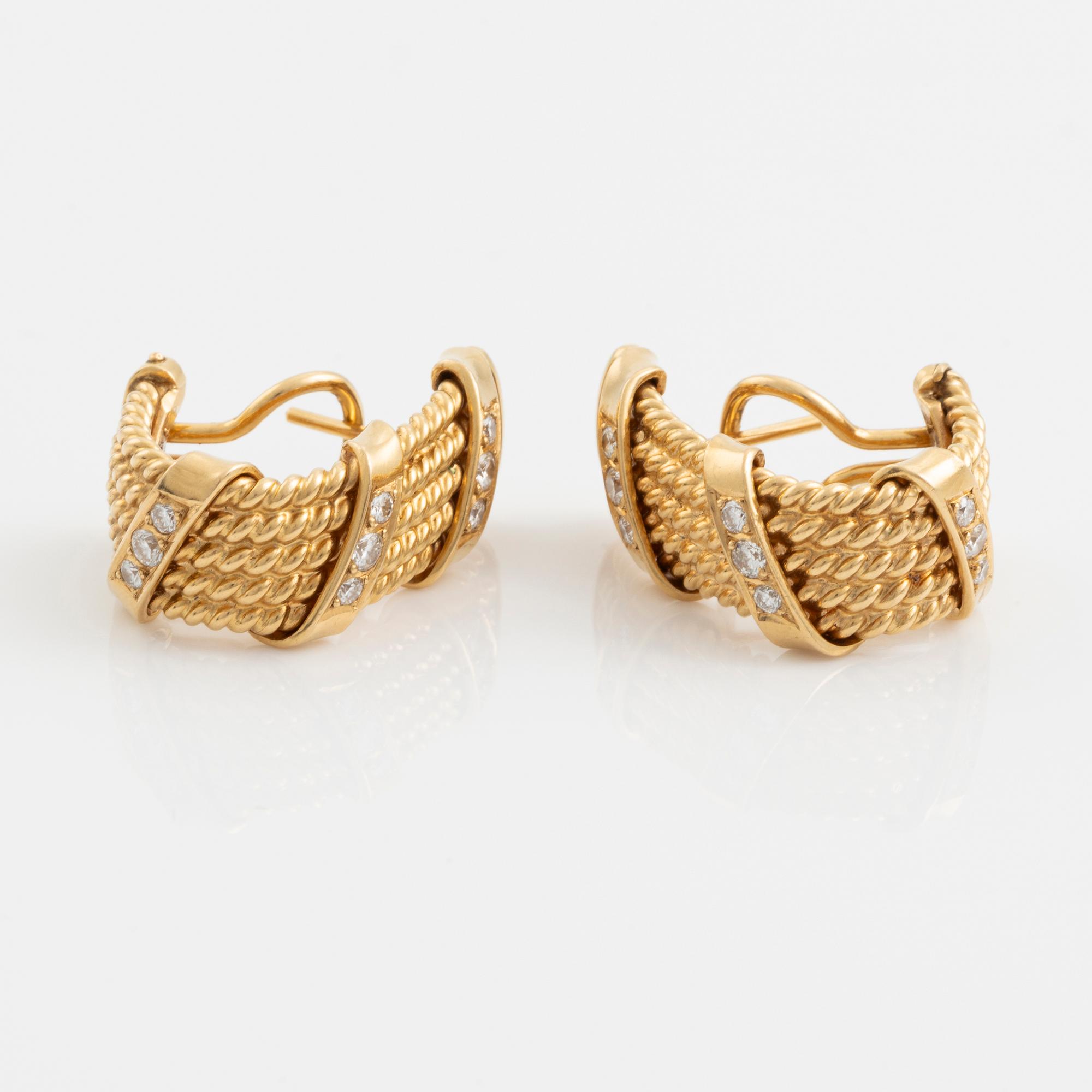 Örhängen, kreoler, guld med briljantslipade diamanter.