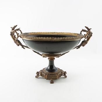 Bowl on foot Louis XVI style, first half of the 20th century.