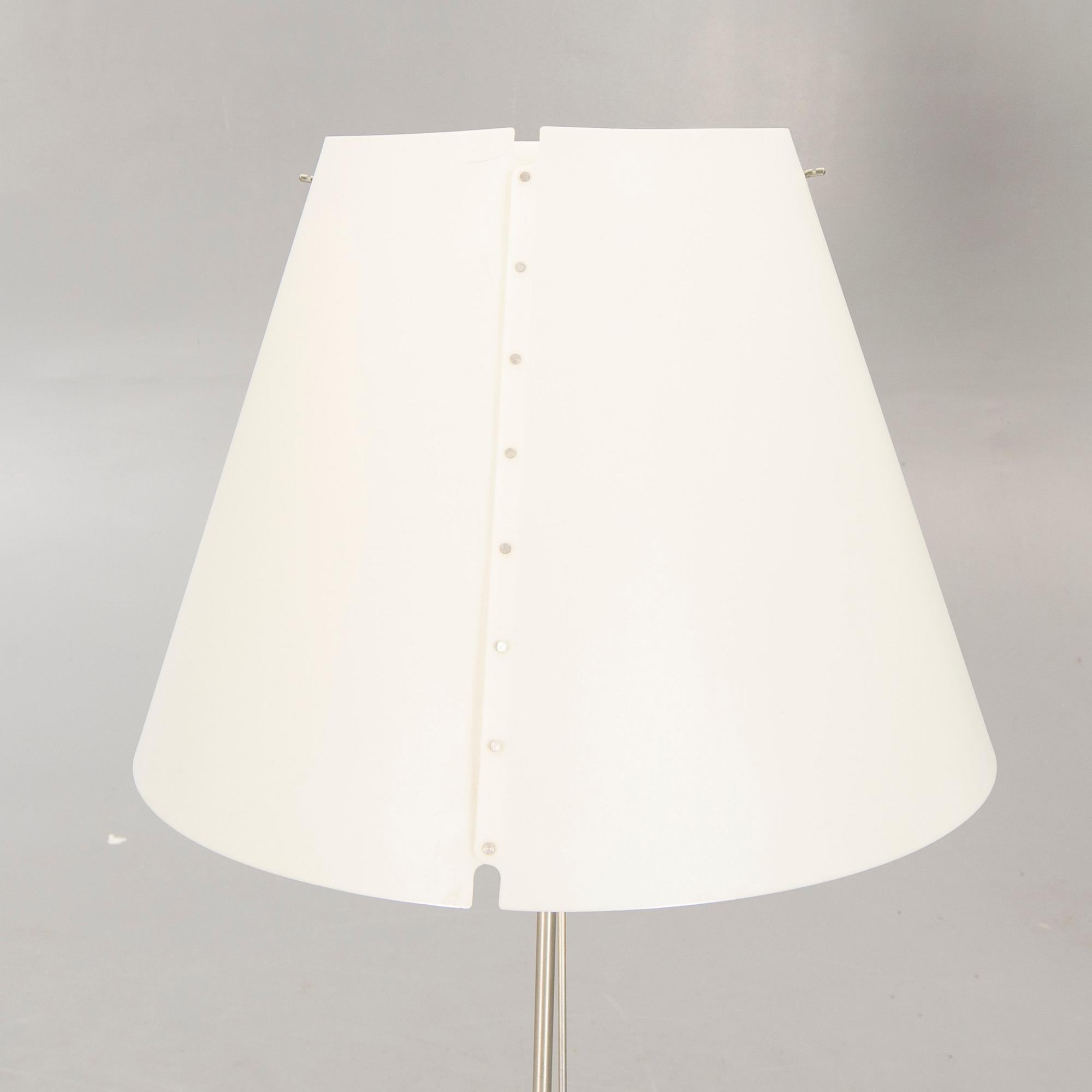 Paolo Rizzatto, golvlampor 2 st "Constanza" för Luceplan Italien formgiven 1986.