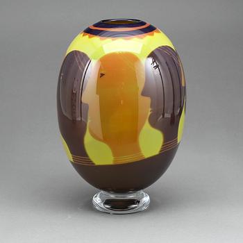 VAS, glas, Wilke Adolfsson, signerad och daterad -89.