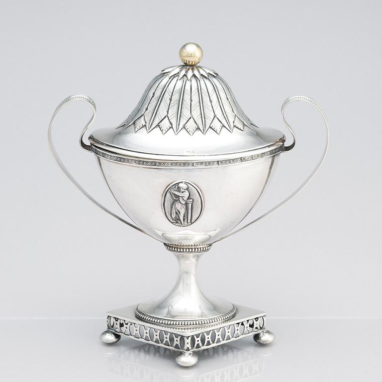 A Swedish early 19th Century silver sugar bowl with lid, marks of Johan Malmstedt, Gothenburg 1810.