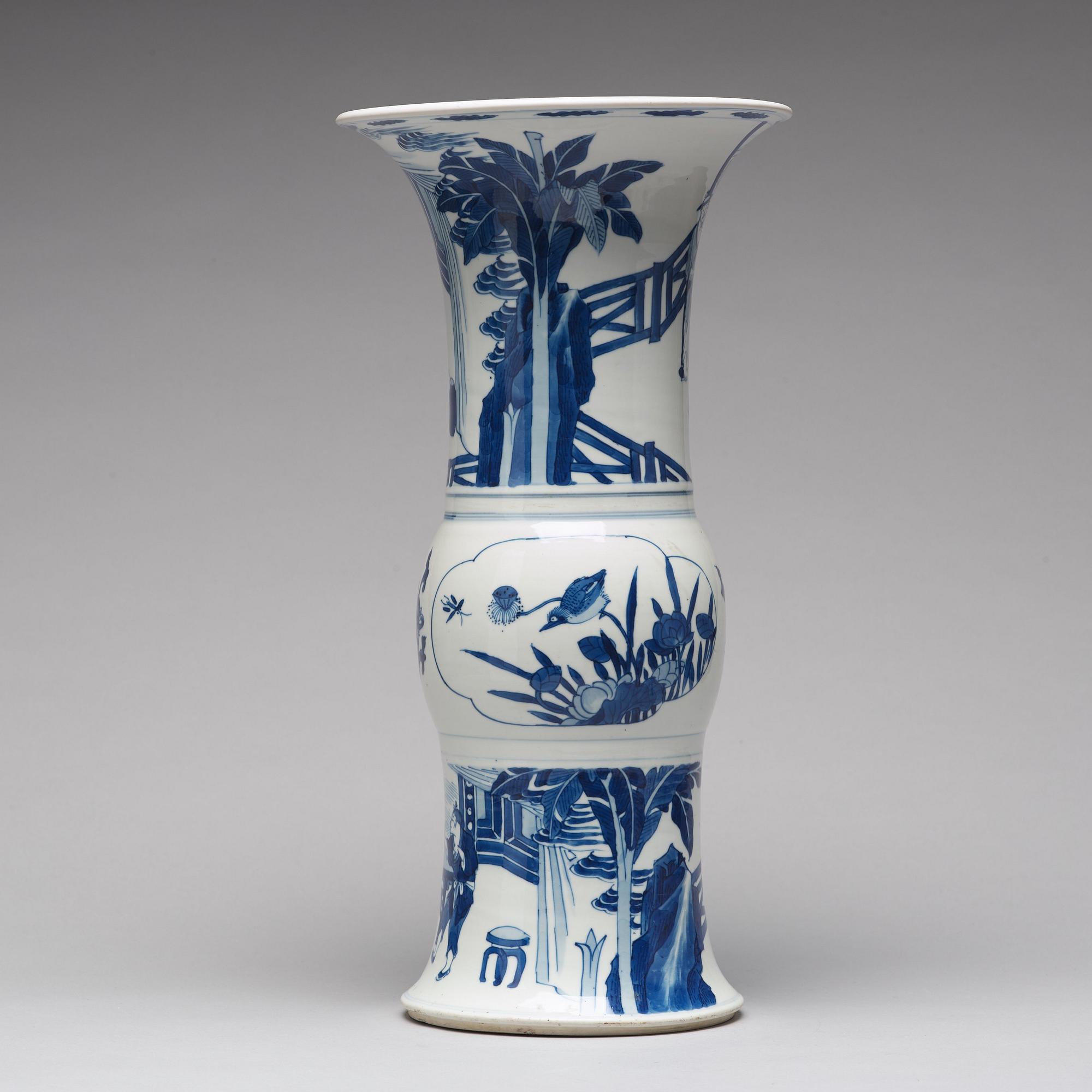 VAS, porslin. Qingdynasty, Kangxi (1662-1722).