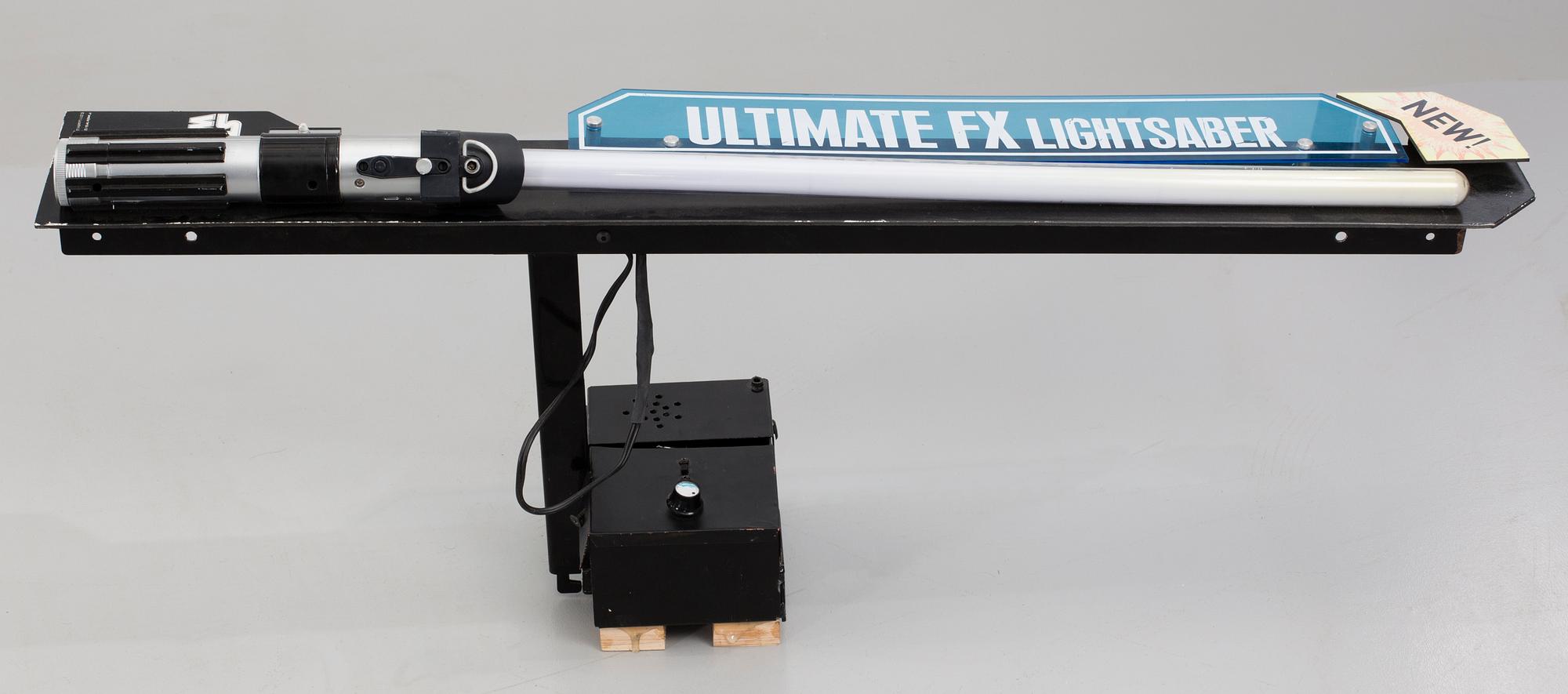 LASERSVÄRD, "Star Wars", demo-ex / skylt från leksaksaffär, Hasbro, 2011.