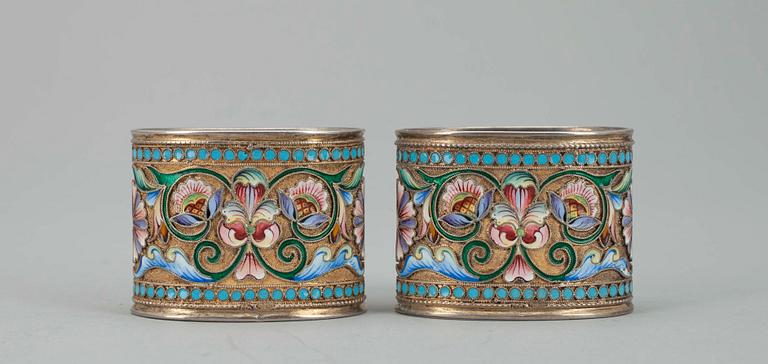 SERVETTRINGAR, 2 st, silver, Ryssland, Moskva, troligen Maria Cemenova 1908-1917.