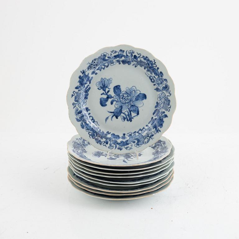 Ten blue and white porcelain plates, China Yongcheng/Qianglong, 18th century.