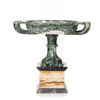 122. A presumably Italian marble and onyx tazza, around year 1900.