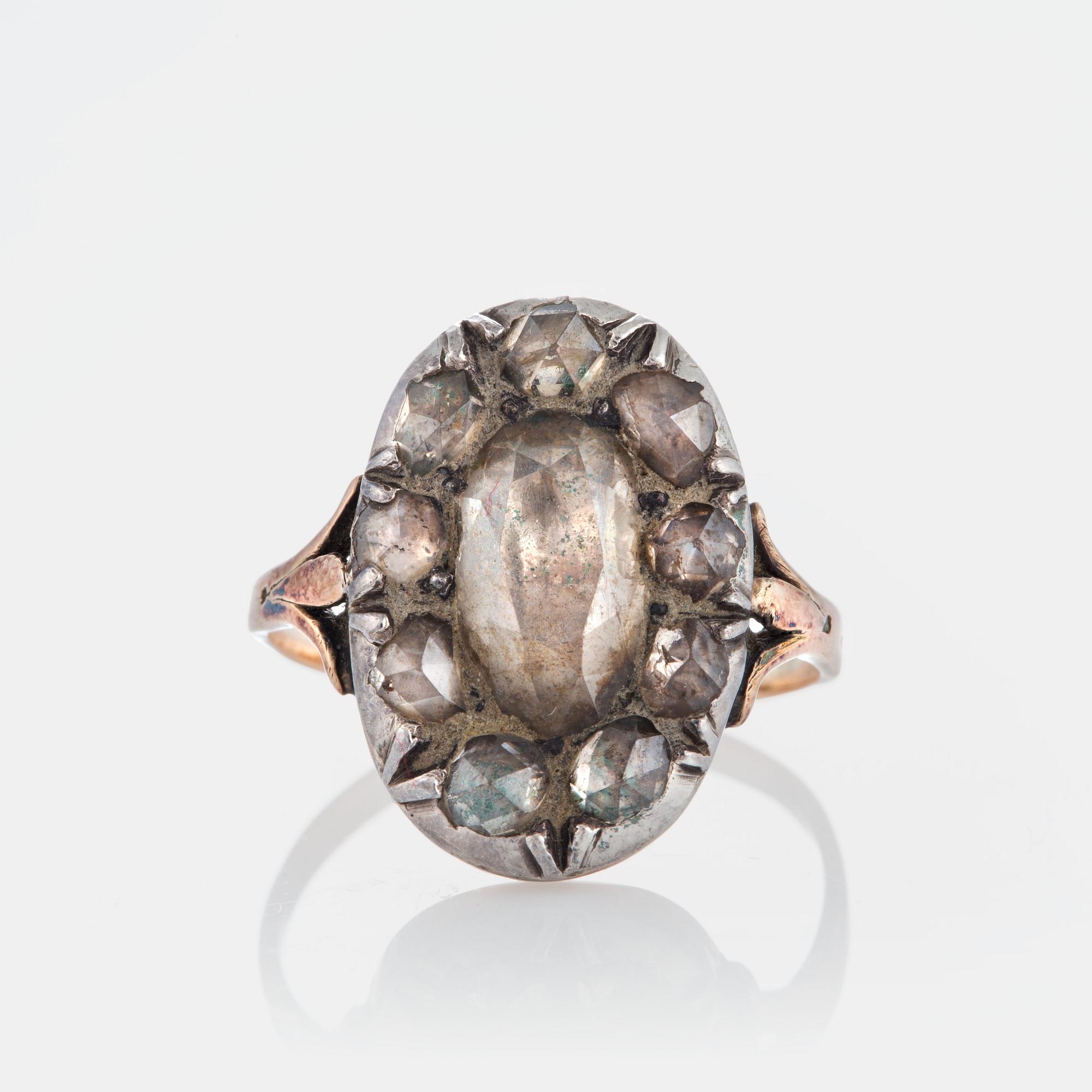 Ring med rosenslipade diamanter.