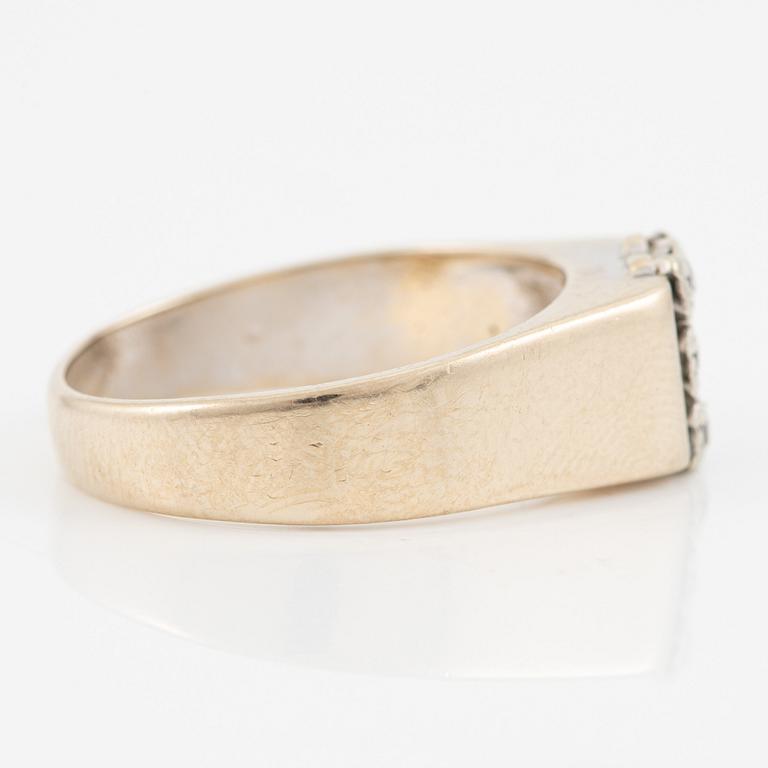 Ring 18K vitguld med sex åttkantslipade diamanter.