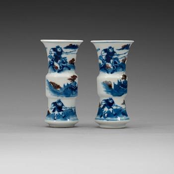 469. A pair of blue and white with red miniature vases, late Qing dynasty.