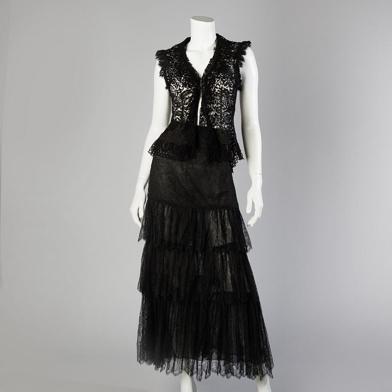 Top and skrit, Ralph Lauren.