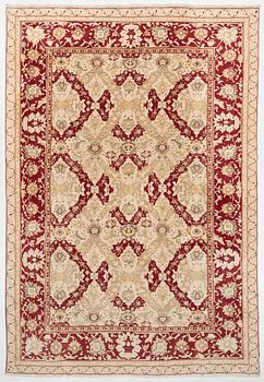 An Indian carpet, probably Agra, approx. 476 x 334 cm.