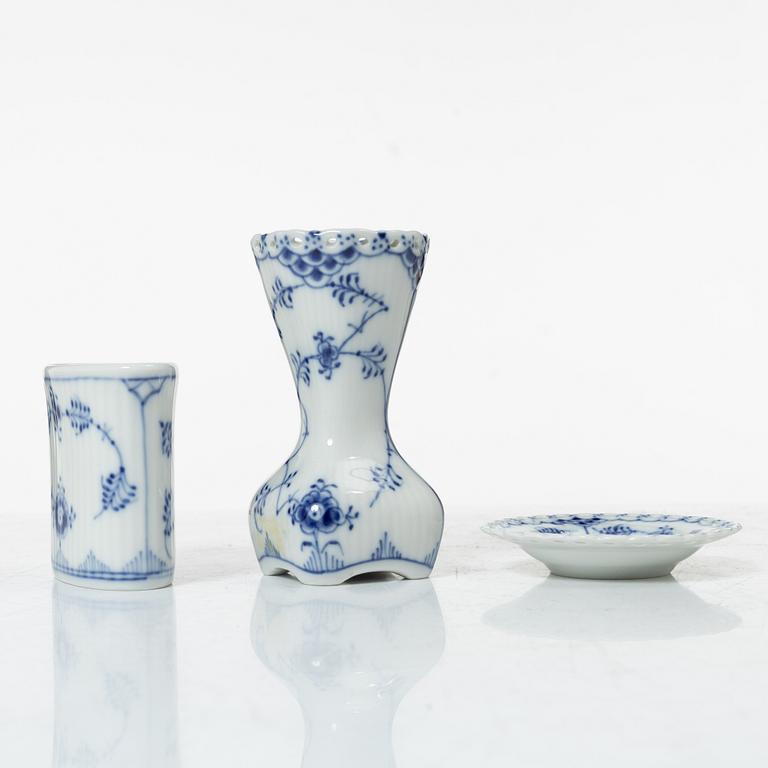 Royal Copenhagen, "Musselmalet", coffee service, 38 pieces, porcelain, full and half lace.