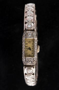 A JEWELLEY WATCH, Brilliant- and 8/8 cut diamonds c. 3.2 ct. Platinum. Swiss clockwork 1920 s. Weight 23 g.