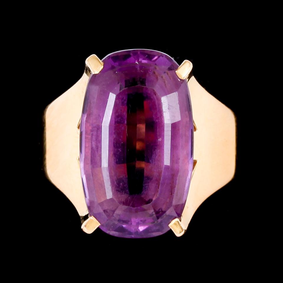 RING, 18 k guld, med fasettslipad ametist. Vikt 7,7 g.