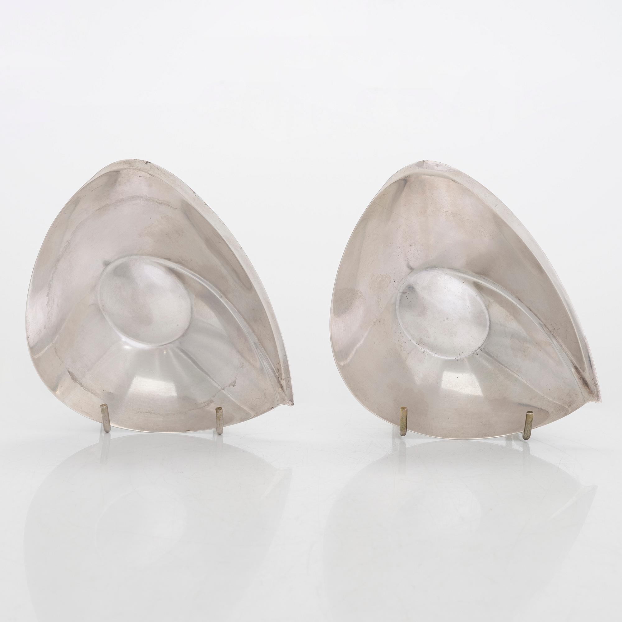 Tapio Wirkkala, two silver bowls, marked TW, Kultakeskus, Hämeenlinna 1960.